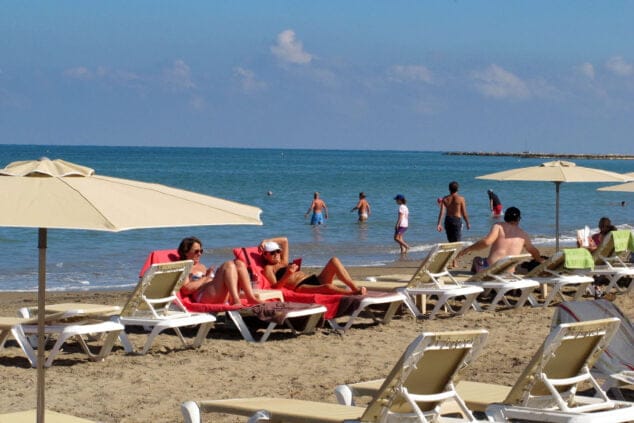 playas llenas durante los festivos de octubre 14