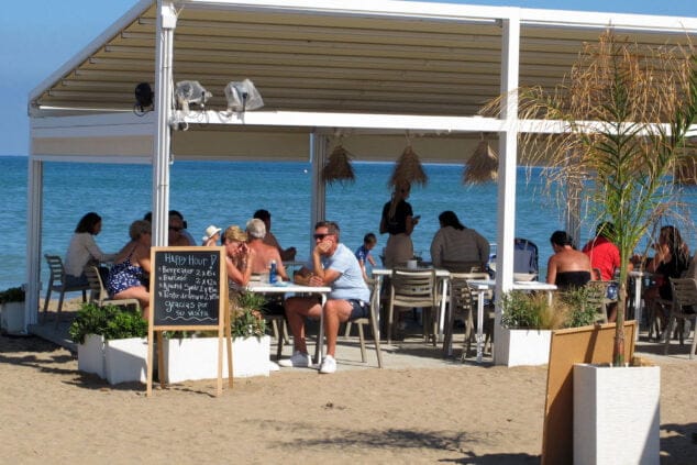 playas llenas durante los festivos de octubre 15