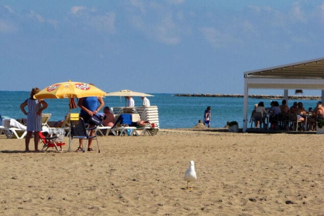 playas llenas durante los festivos de octubre 18
