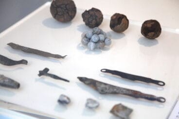 Proyectiles, apliques de culatas y mangos de cuchillo