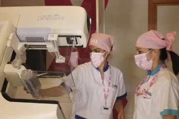 pruebas de mamografia y control del cancer de mama en el hospital san carlos