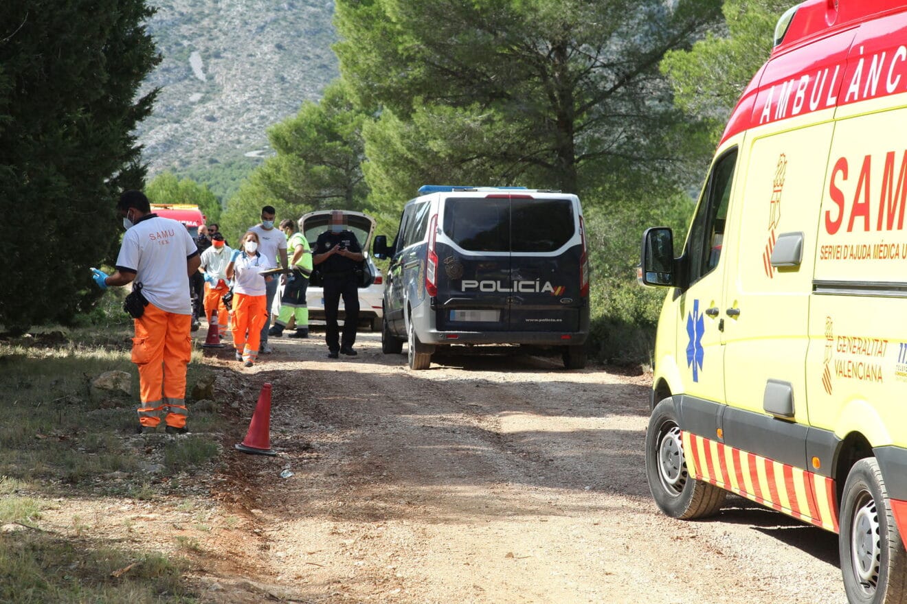 Sanitarios del SAMU en el lugar del accidente