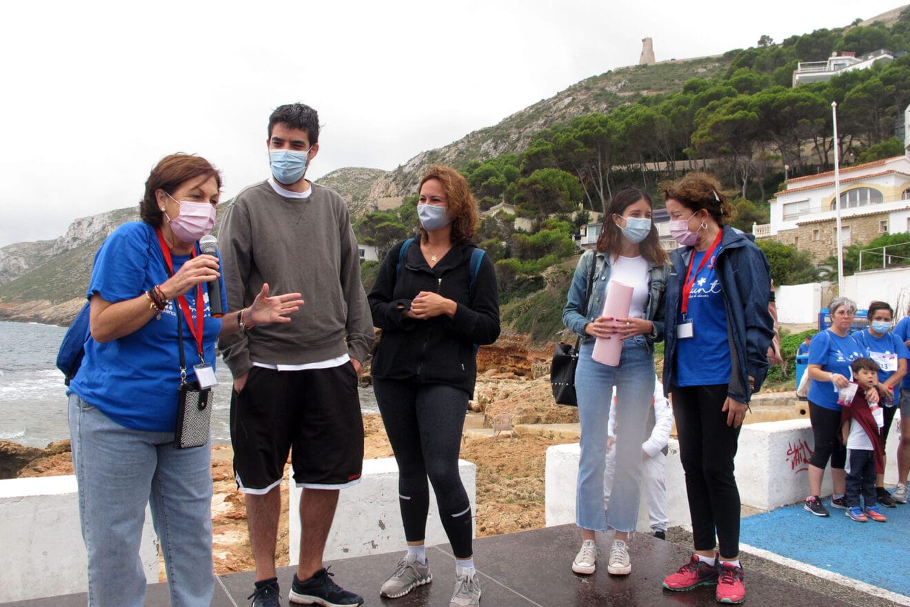 Tercera marcha solidaria de Amunt contra el càncer en Dénia 01
