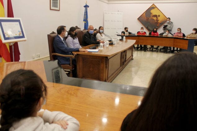 Imagen: Acto de entrega del diploma acreditativo