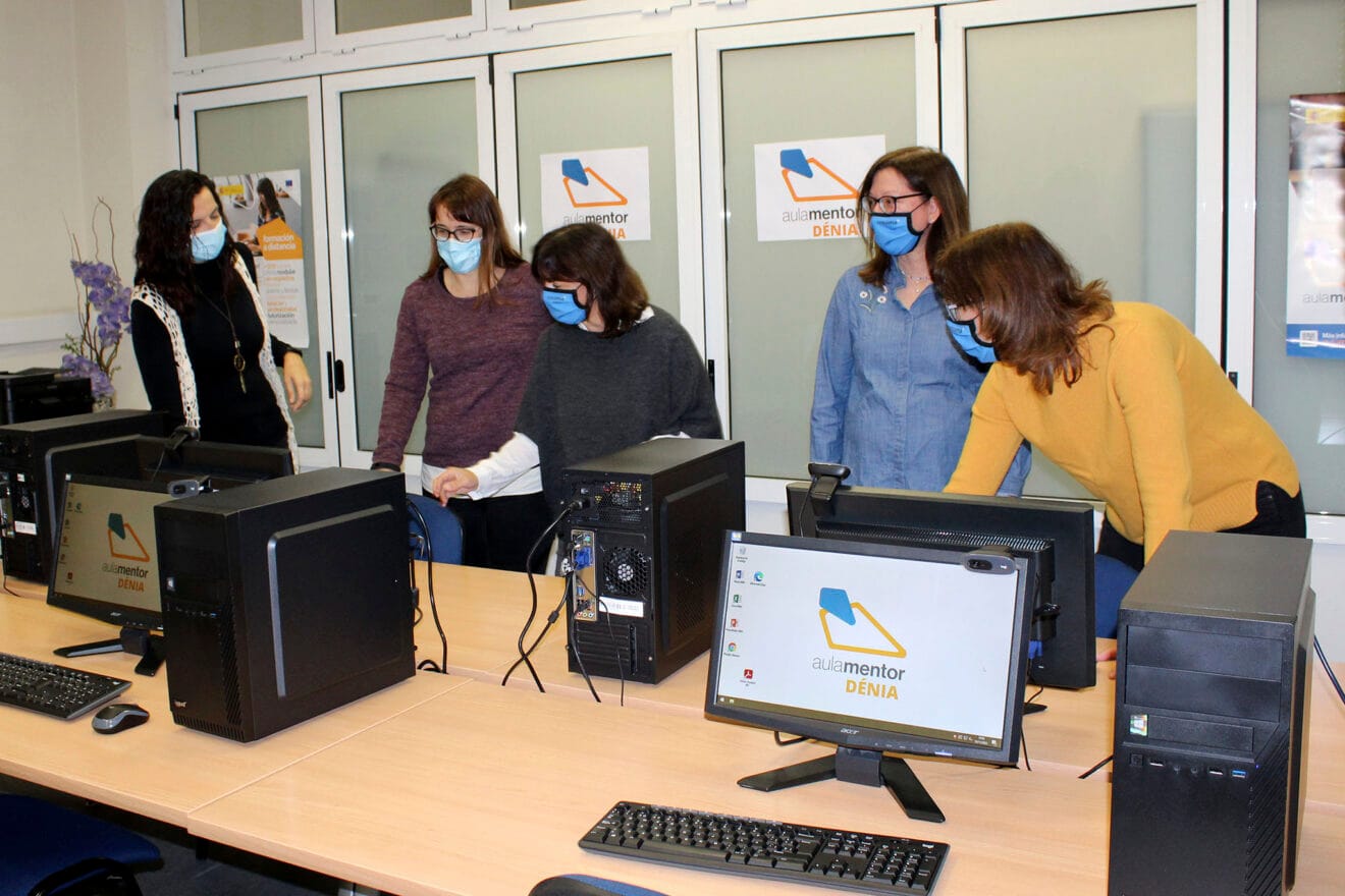 Aula de informática de Creama Dénia, en la calle Nou d’Octubre