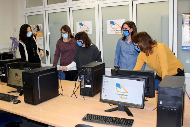 Dénia entra en la Red de Aulas del Programa Mentor y amplía su oferta formativa con más de 200 cursos 1 Imagen: Aula de informática de Creama Dénia, en la calle Nou d’Octubre