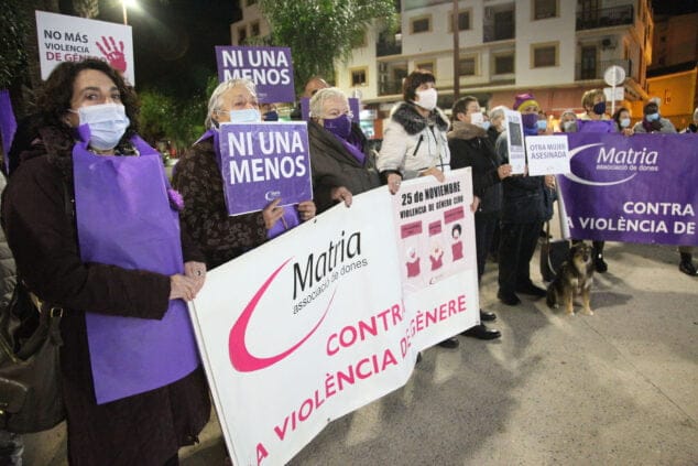 Imagen: Concentración de Matria en repulsa de la violencia machista