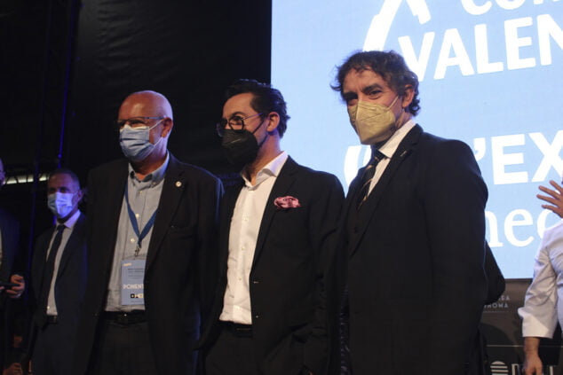 Imagen: De izquierda a derecha  Vicent Grimalt, Quique Dacosta y Francesc Colomer en la celebración de la presentación del próximo D*na en Dénia