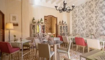 Decoración del interior de L’Escoleta