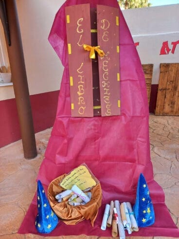 El libro de hechizos en la semana de la magia en CEI El Castellet
