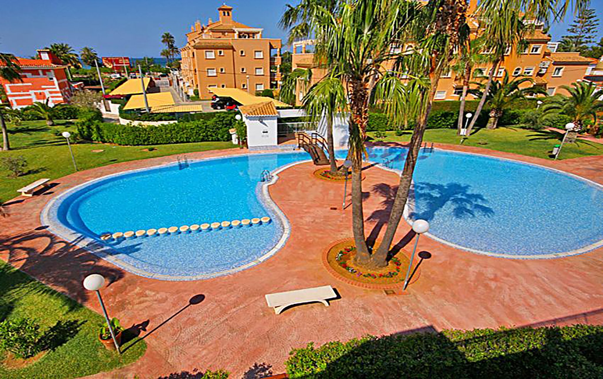 Gran piscina comunitaria en apartamento de Dénia con Aguila Rent a Villa