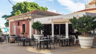 La Cuarentena fachada