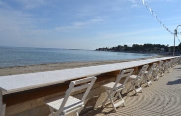 Mesas del festival gastronómico D*na en la Marineta Cassiana