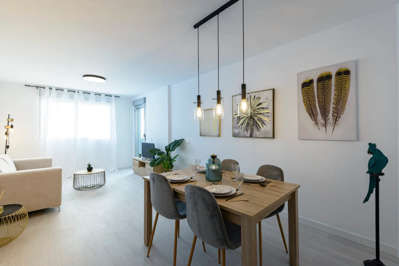 Moderno salón comedor en Edificio Turia