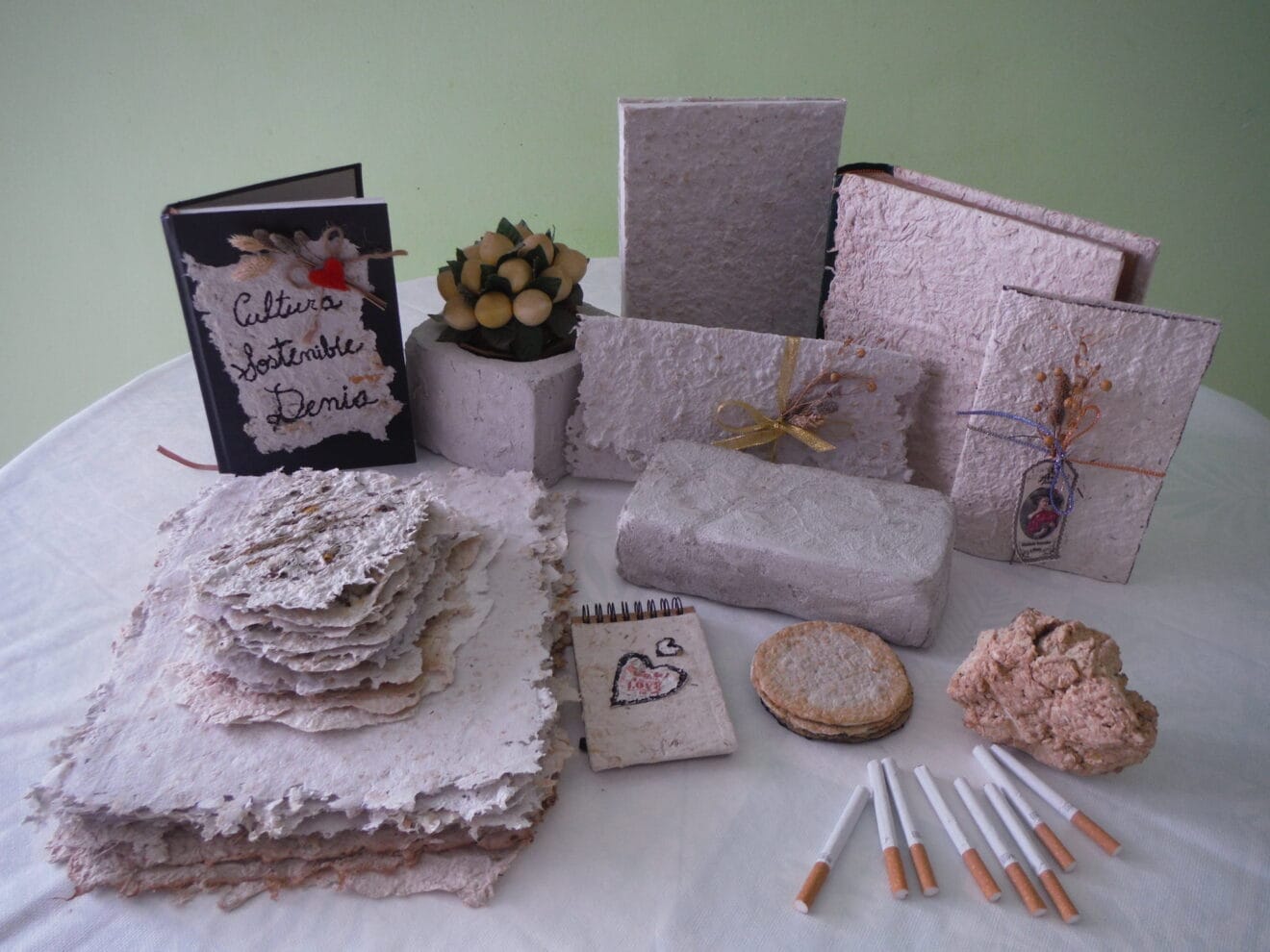 Productos reciclados de los residuos de las colillas