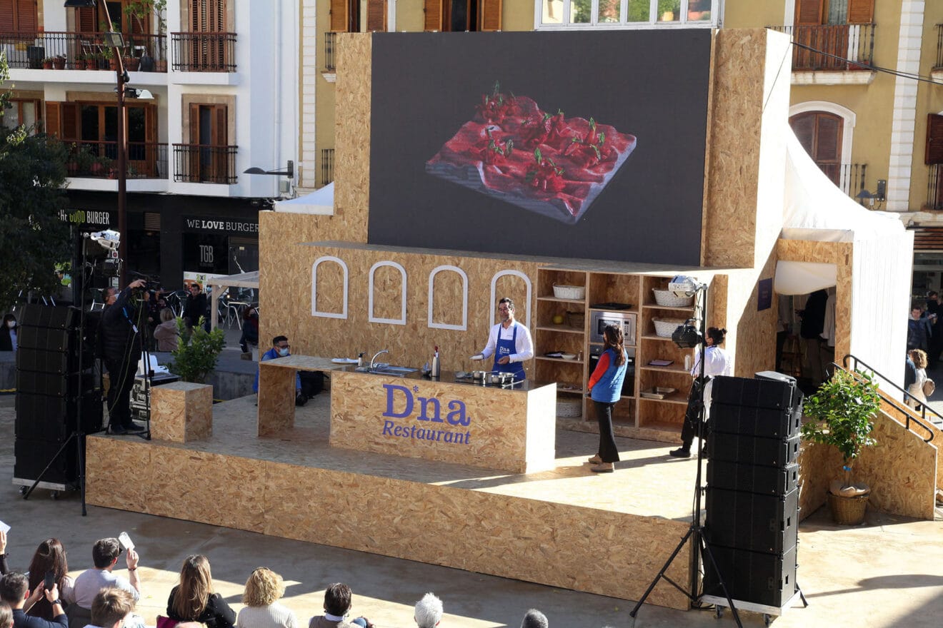 Quique Dacosta sobre el escenario del D*na