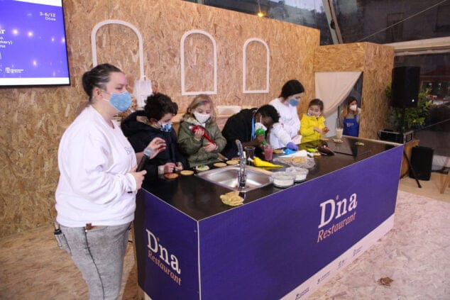 actos del dna restaurant de la tarde del domingo 06