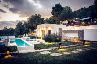 capvespre d'aquesta casa reformada amb quitec