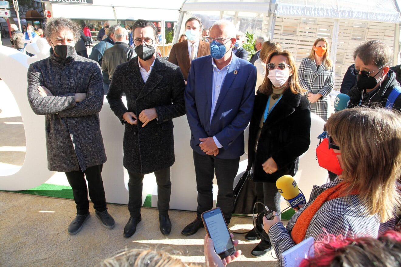 Autoridades en la inauguración del D*na