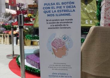 Cartel informativo del árbol dedicado a Cerebrum
