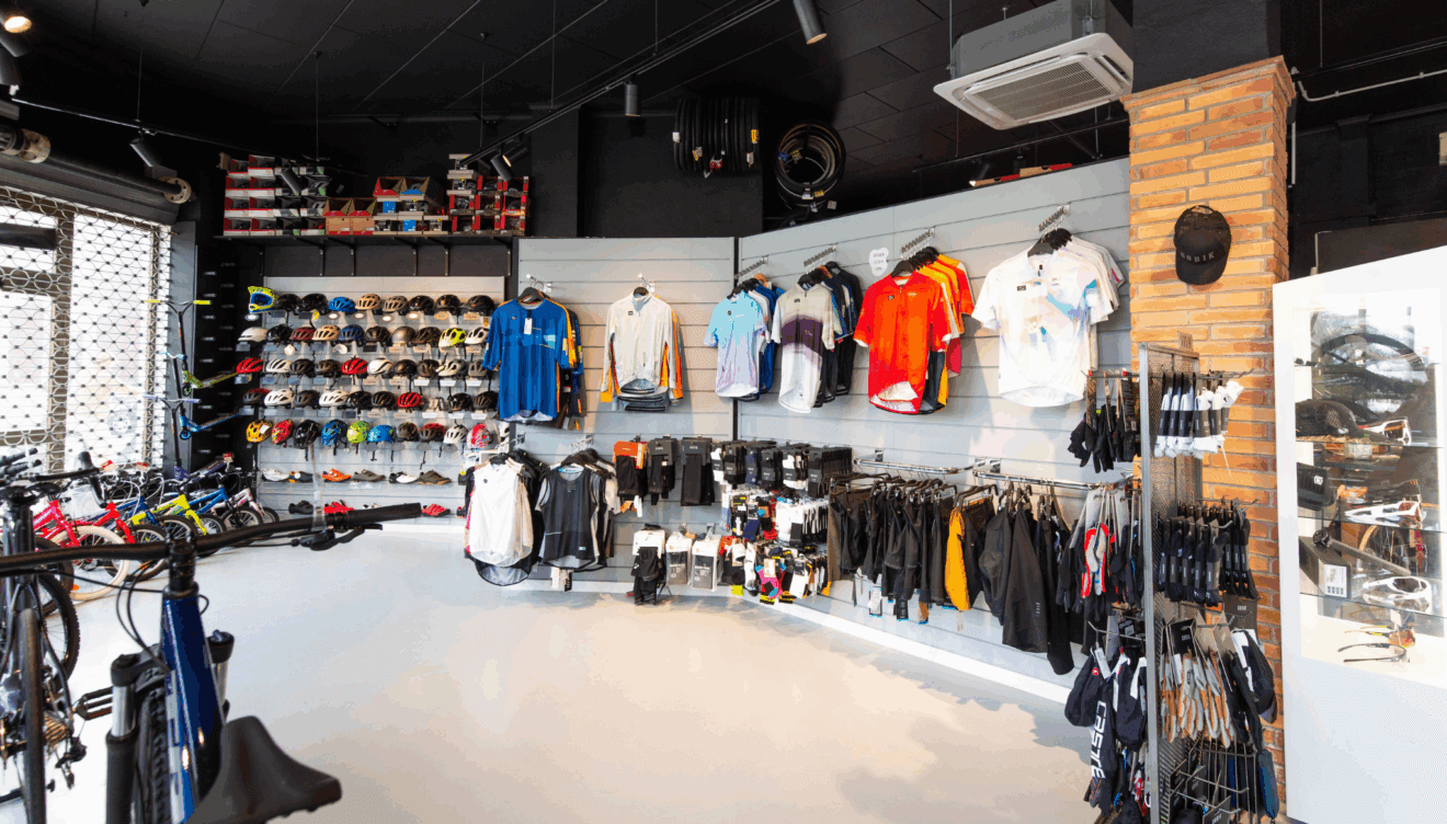 Cascos, sillines, equipaciones y otros accesorios en Xabia's Bike