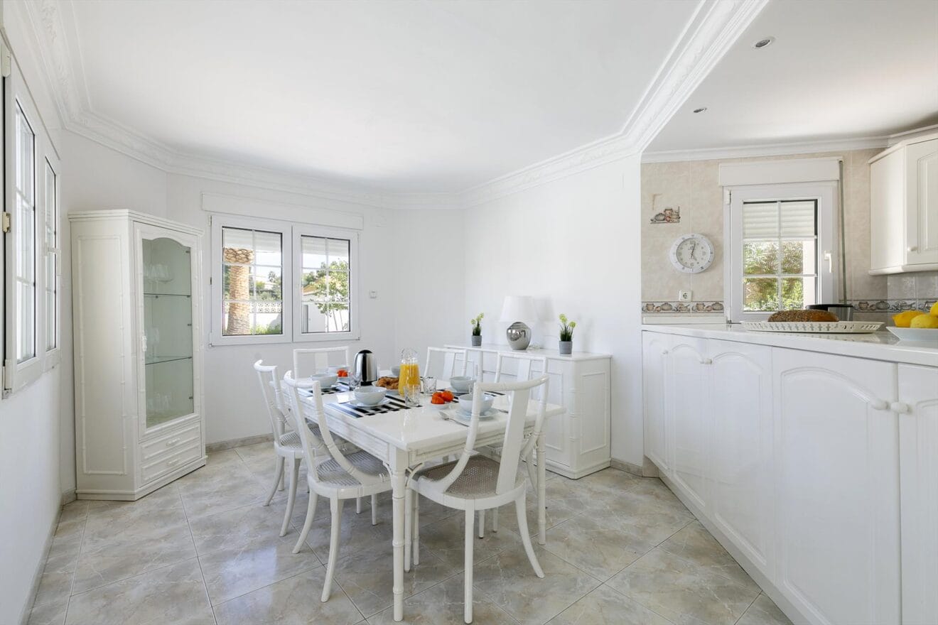 Comedor conectado a la cocina - Quality Rent