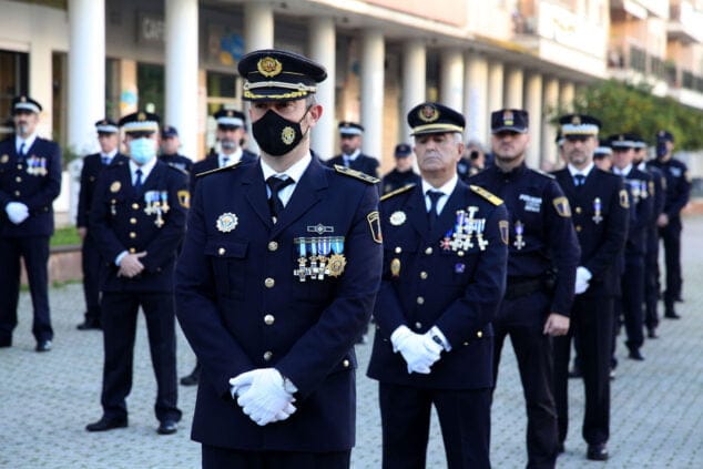 Imagen: Comisario jefe José Martínez Espasa junto al resto de agentes de Dénia
