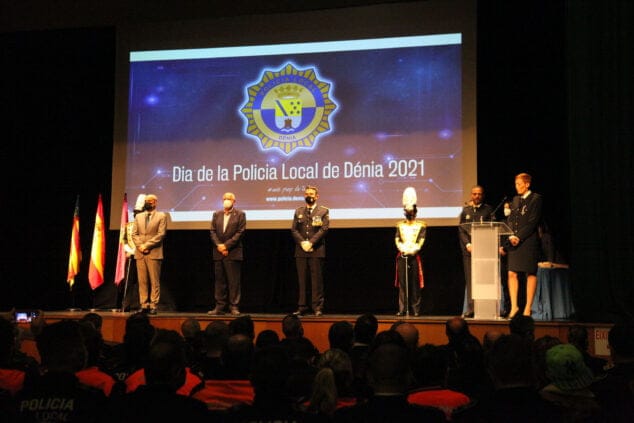 condecoraciones del dia de la policia local de denia 27