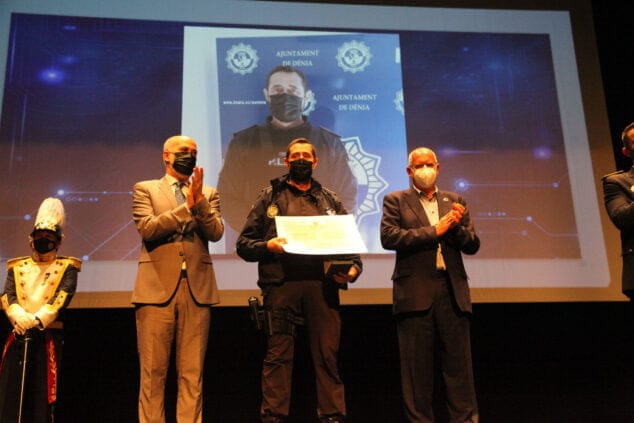 condecoraciones del dia de la policia local de denia 52