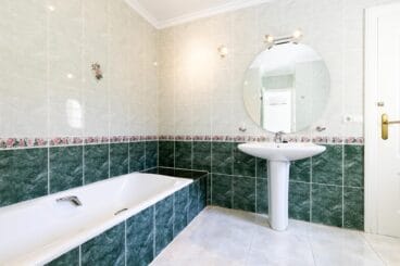 Cuarto de baño con bañera – Quality Rent