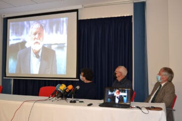De izquierda a derecha, Raúl García de la Reina, concejal de Cultura, Vicent Grimalt, alcalde de Dénia, y Gabriel Martínez, director de Marina de Dénia