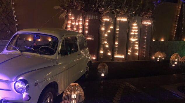 Imagen: Decoración fuera del Mercado Municipal durante la Nit de la Llum 2019