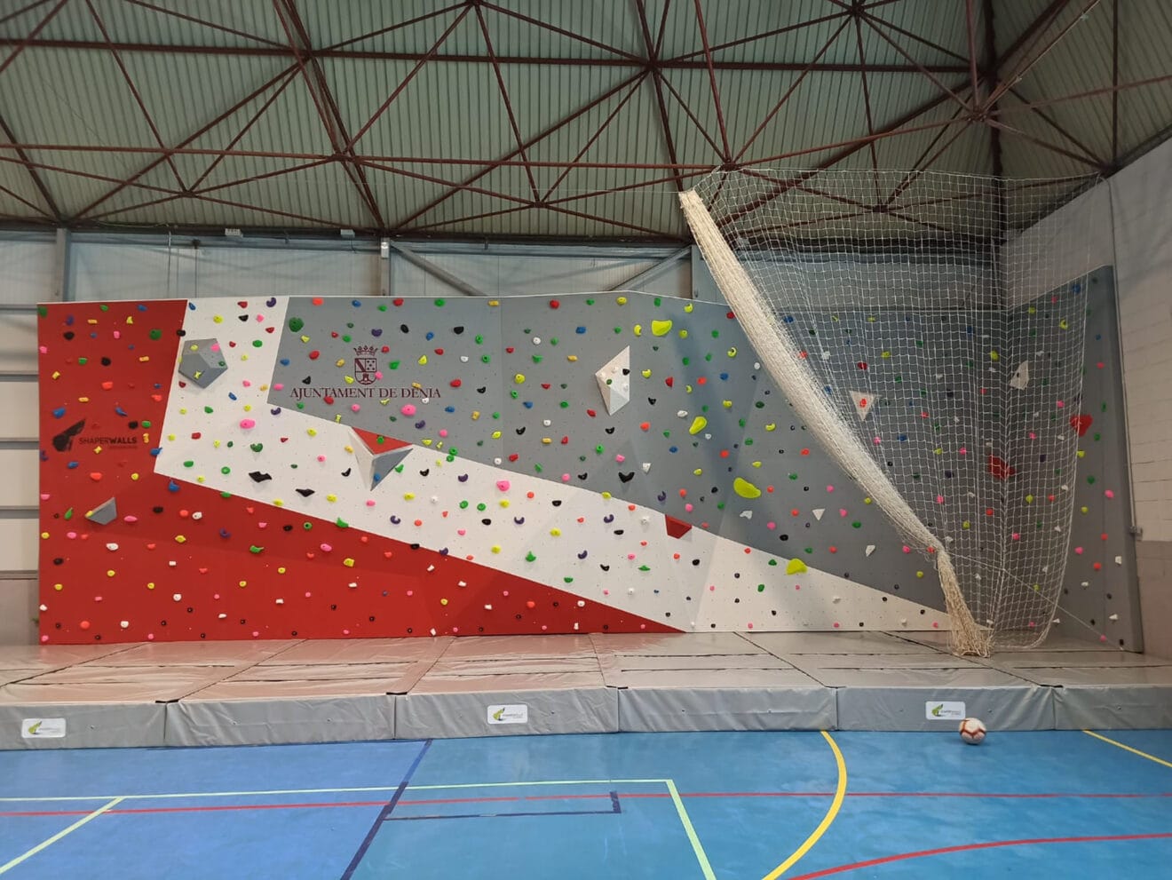 Dénia ya tiene su rocódromo