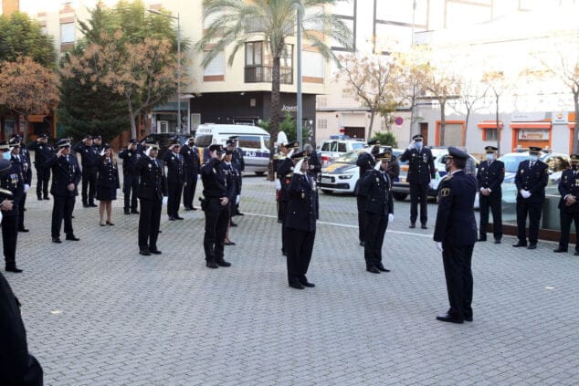 Imagen: Entrega de condecoraciones a los 72 agentes