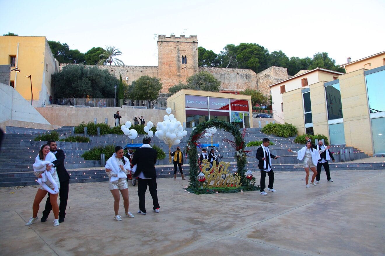 Espectáculo en la plaza del Consell