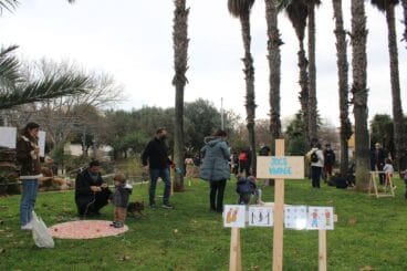 Familias jugando a juegos tradicionales