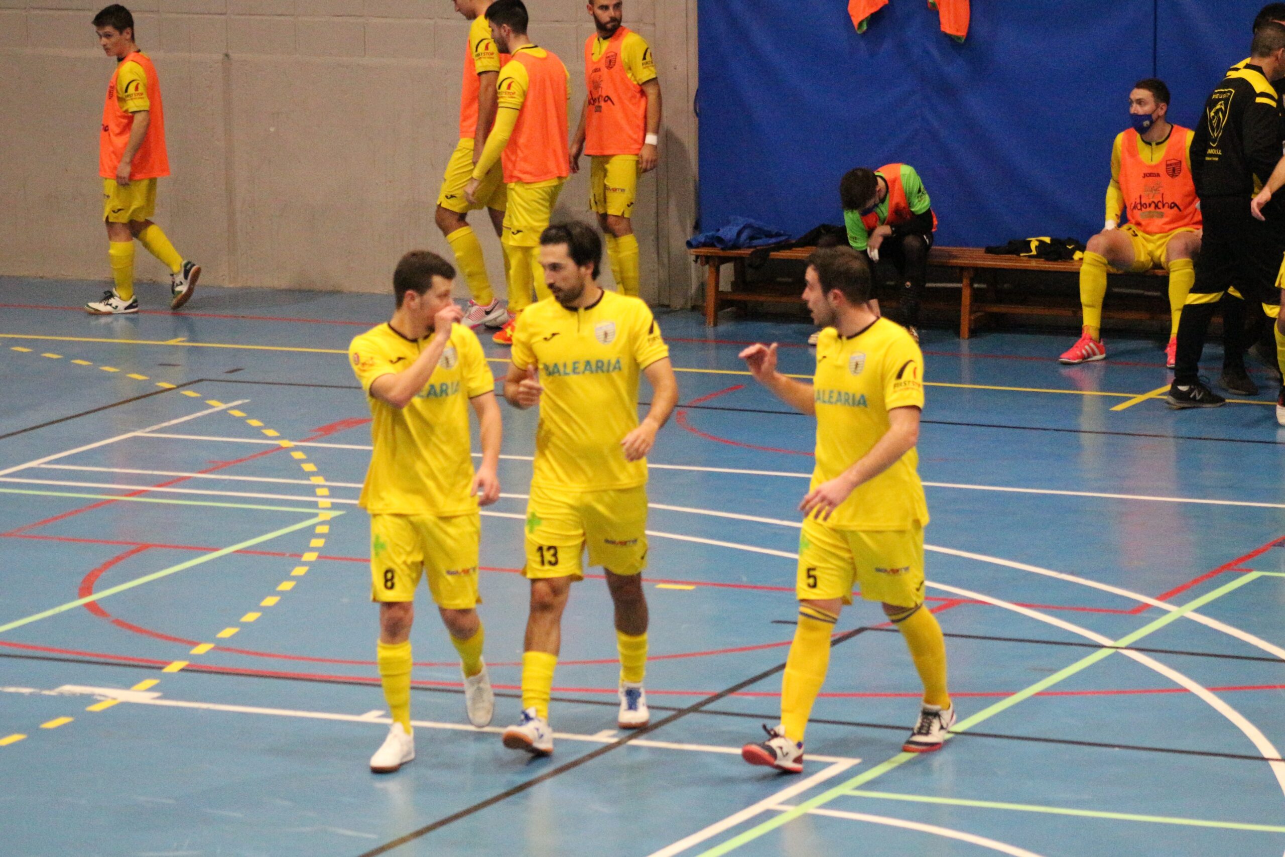 Jugadores del CFS Mar Dénia durante el partido