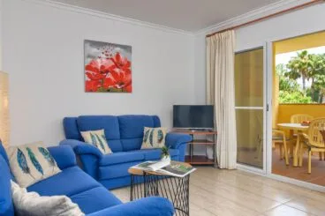 Luminoso salón comedor de este apartamento de Aguila Rent a Villa