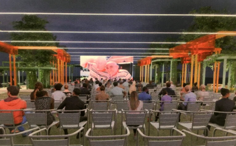 Plaça adaptada per acollir cinema a l'aire lliure