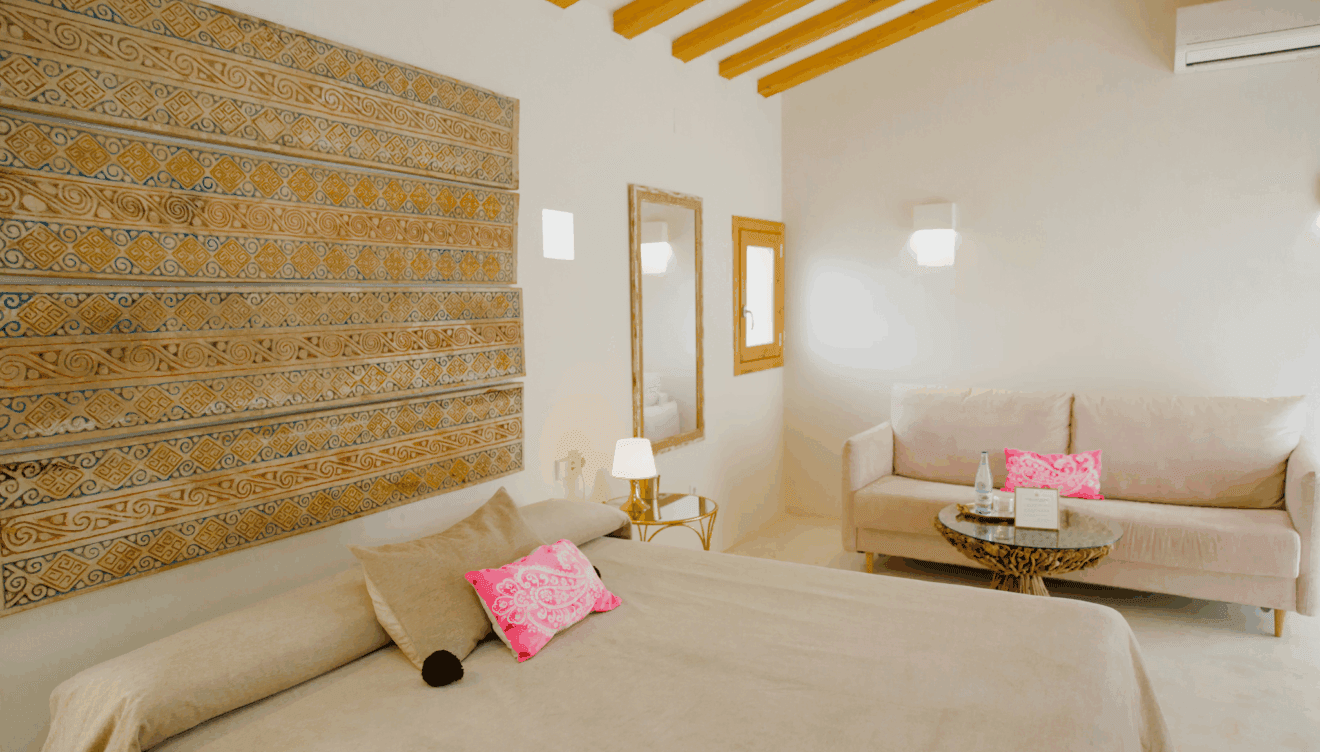 Suite de estilo boho con sofá