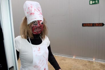 Actriz disfrazada en Halloween en Dénia