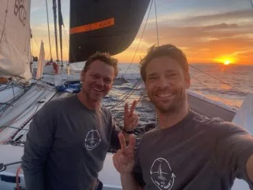 alex pella y su companero durante este record
