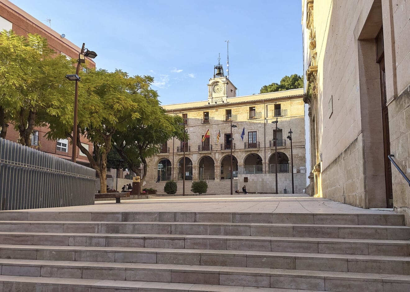 Ayuntamiento de Dénia en la plaza de la Constitución