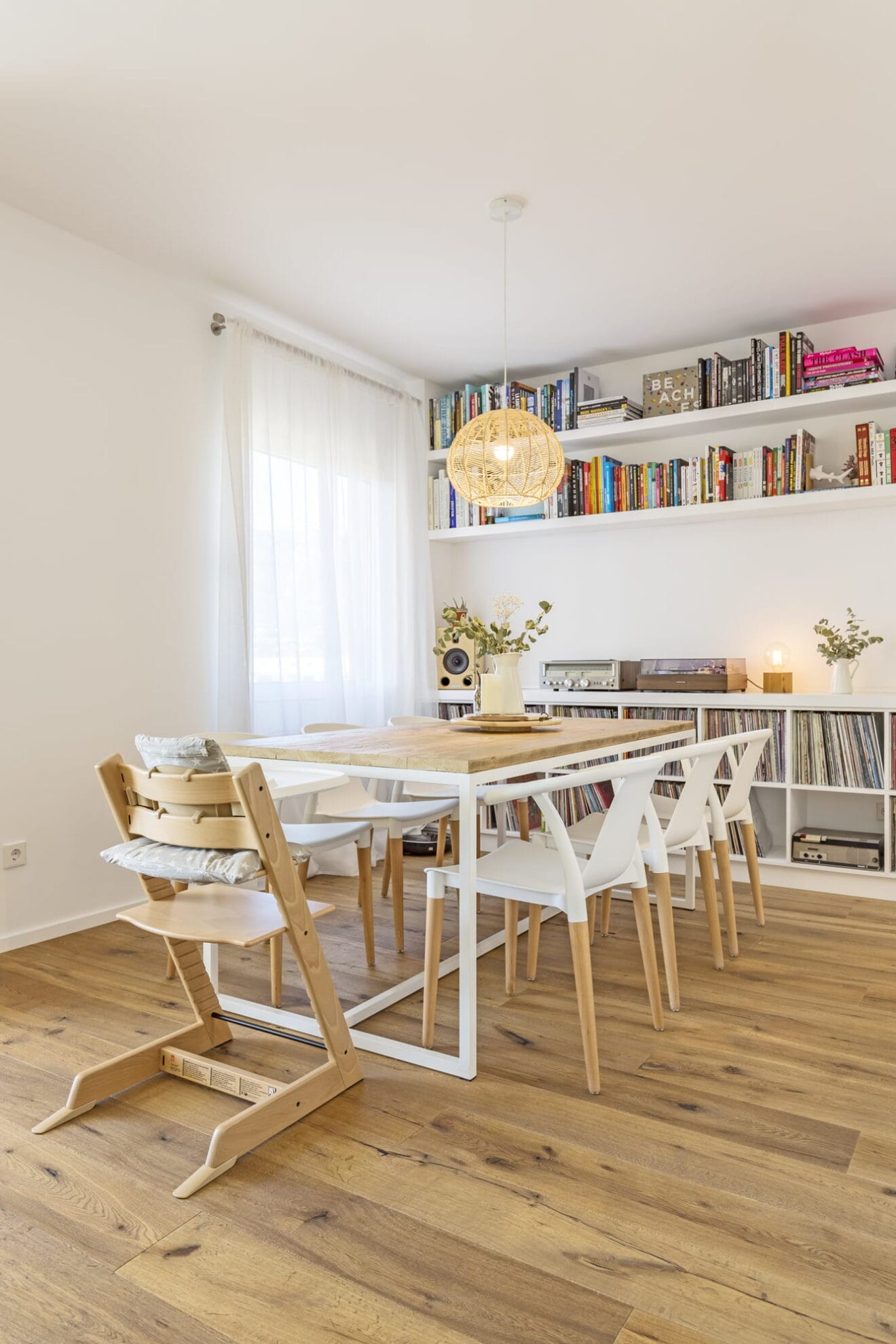 Bonito comedor de Casa Ona - QB arquitectos