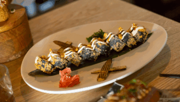 Crispy Roll peruanos con pollo asado, mazorca a la llama y ají amarillo