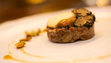 Descubre sabores callejeros reinventados con estilo