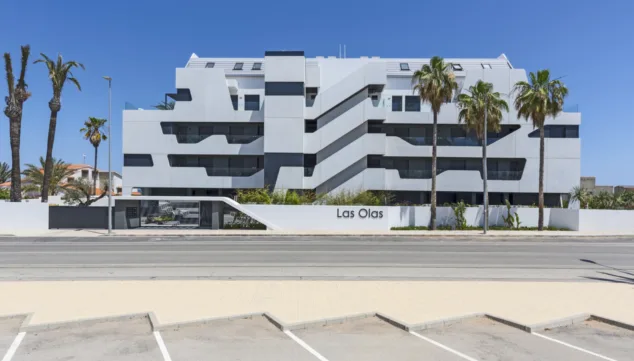 QB arquitectos 3 edificio las olas en la playa de les marines en denia