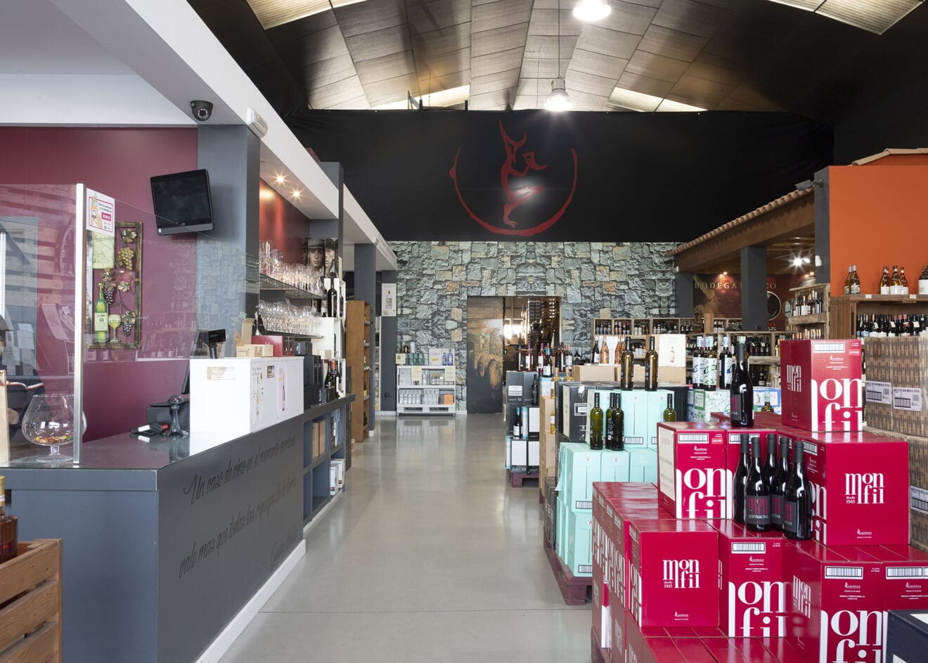 En Bodegas Blasco recibirás el mejor trato personalizado