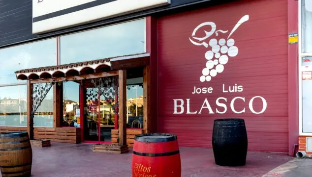 fachada bodegas blasco