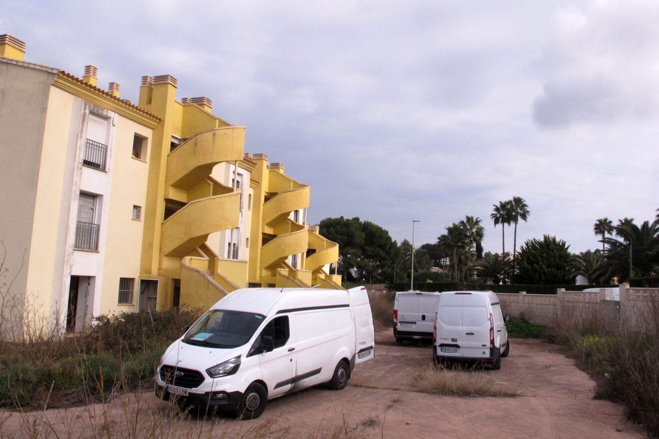 Furgonetas utilizadas para el desalojo